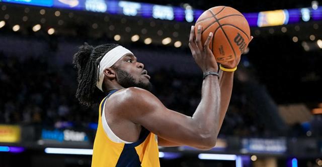 卡莱尔谈沃克：他的情况在好转 但大概率赶不上这轮系列赛