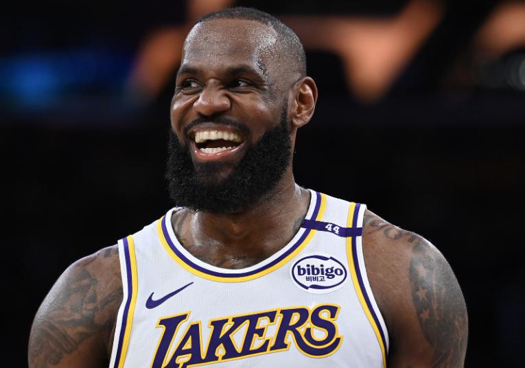 湖人百亿美金股权交易不影响詹姆斯决定，看看杜兰特困境就明白了