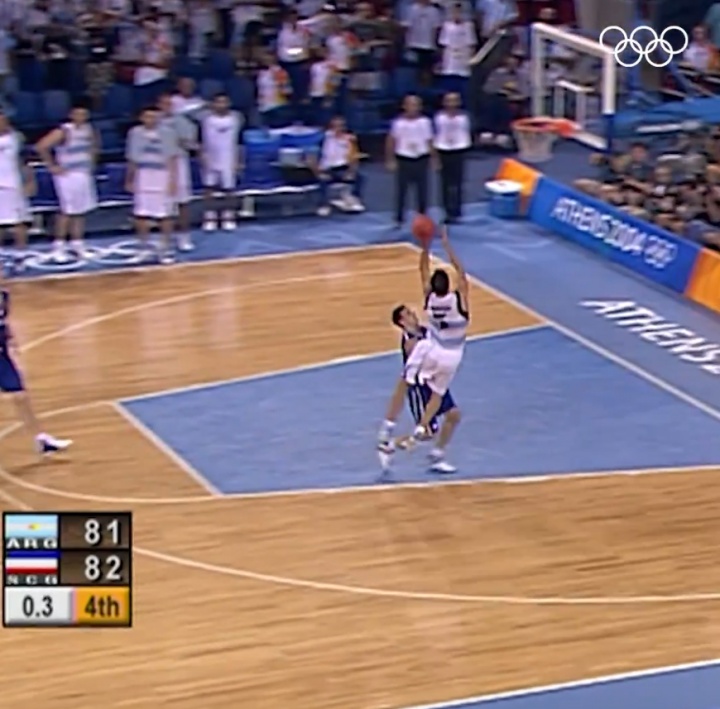 开云线上入口-妖刀！21年前的今天：吉诺比利雅典奥运会惊天漂移绝杀！