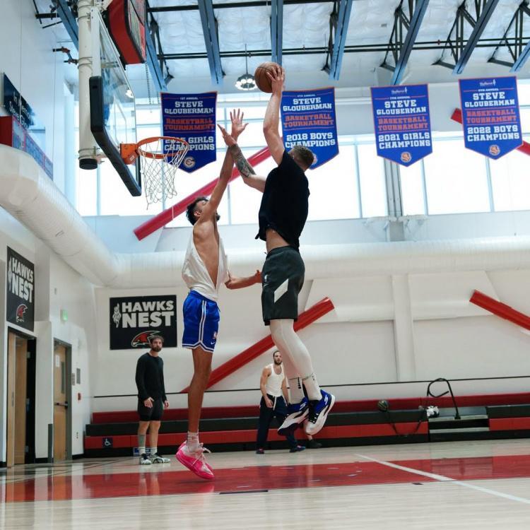 开云网站-真激烈！霍姆格伦训练中对抗哈滕 衣服快被扯掉