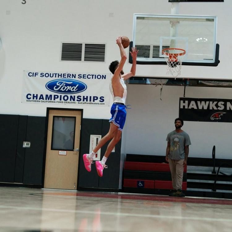 开云网站-真激烈！霍姆格伦训练中对抗哈滕 衣服快被扯掉