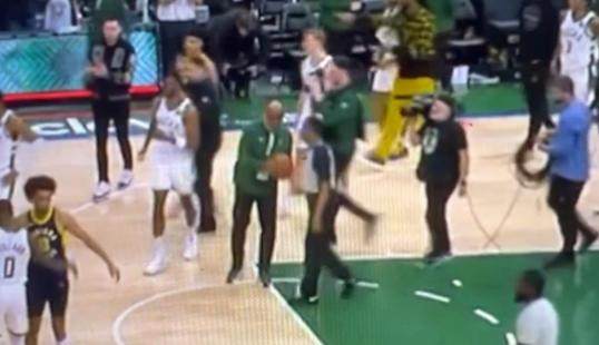 开云线上入口-纪录之夜变荒诞之夜 字母哥红温暴走酿寻球闹剧