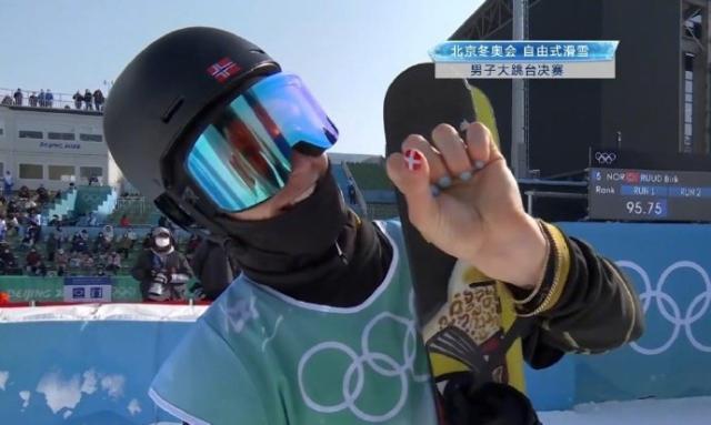 开云下载-【花花冬奥】大跳台冠军如此相似！自信可爱秀美甲