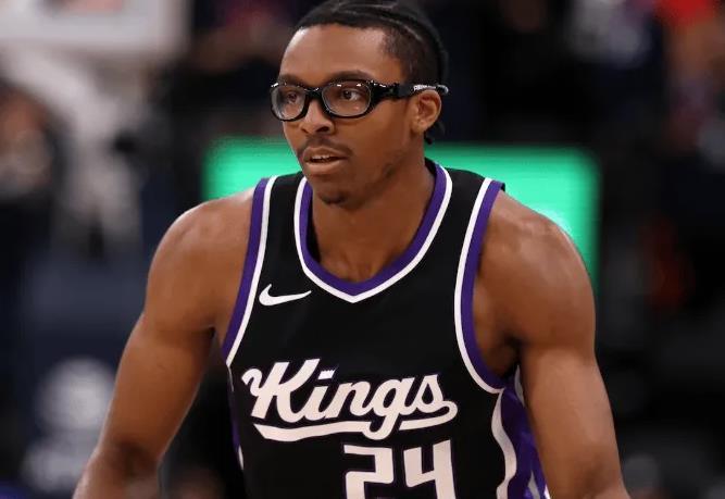 开云网站-4人缺阵，火箭队被动变阵！24岁“眼镜侠”首进轮换，高效砍5+1+2