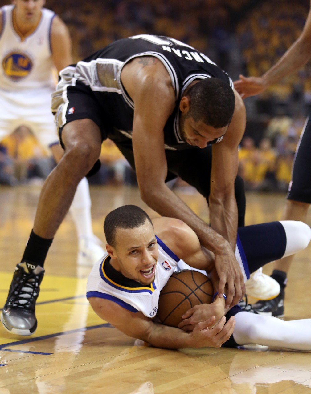 开云网站-👏库里正式超越皮尔斯 独占NBA历史得分榜第19位！还差邓肯72分