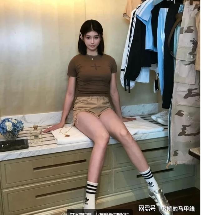 开云下载-吴艳妮穿紧身三角裤太窄被批“露骨”,到底碍了谁的眼?