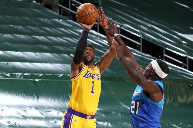 开云下载-赛季三分命中率联盟第三！湖人球迷终于不再嘘他